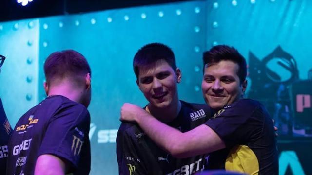 径直利用脚 径直利用脚